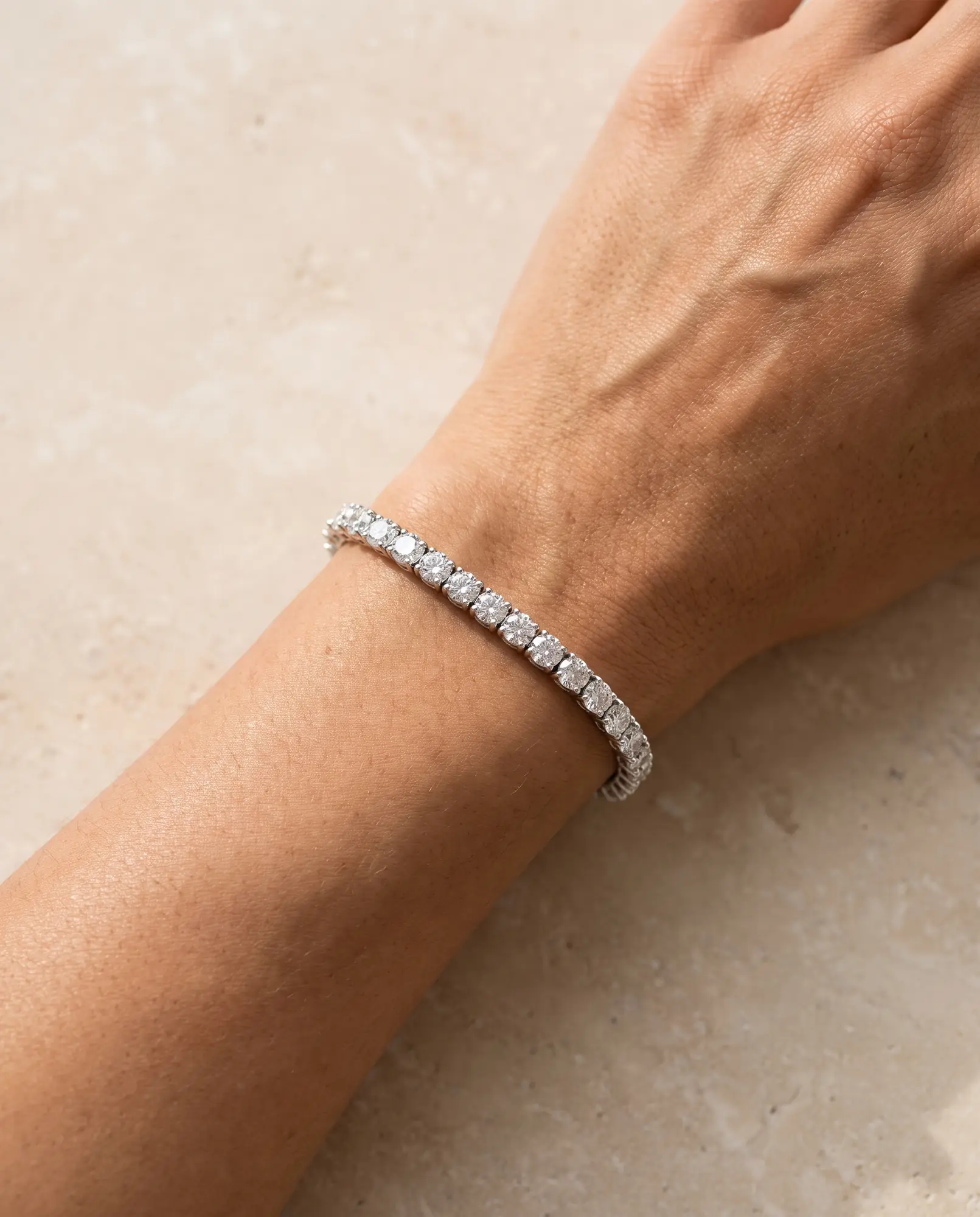 Thread, Tennis Bracelet in White Gold, round, worn, detail