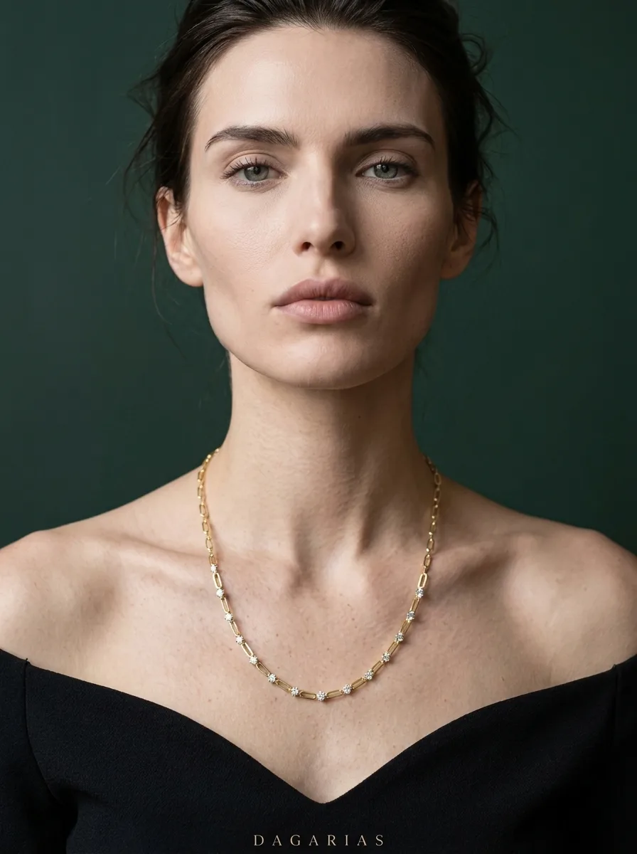 Reply, Paperclip Necklace in Yellow Gold, round, worn