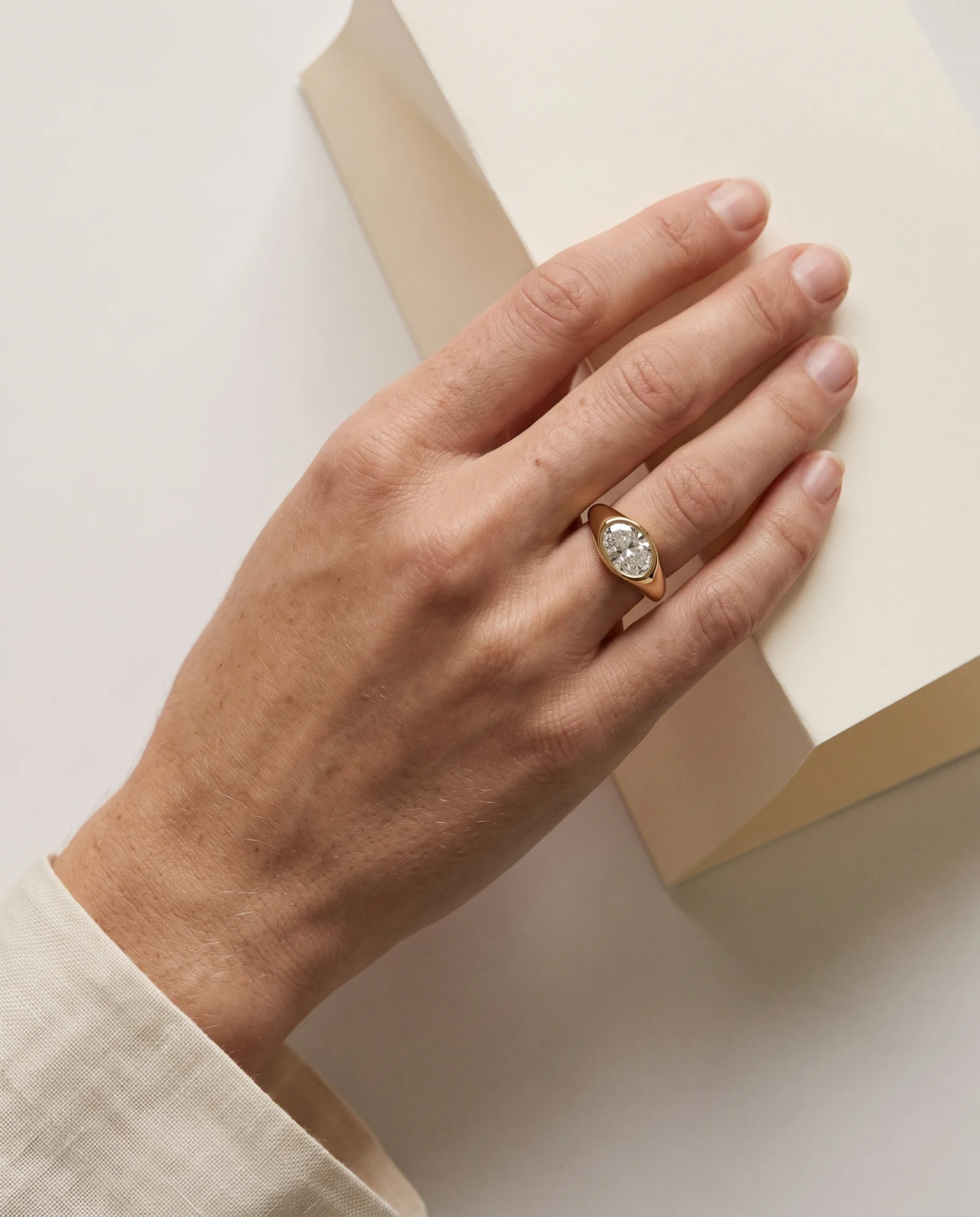 Seal, Bezel Signet Ring in Yellow Gold, oval, worn