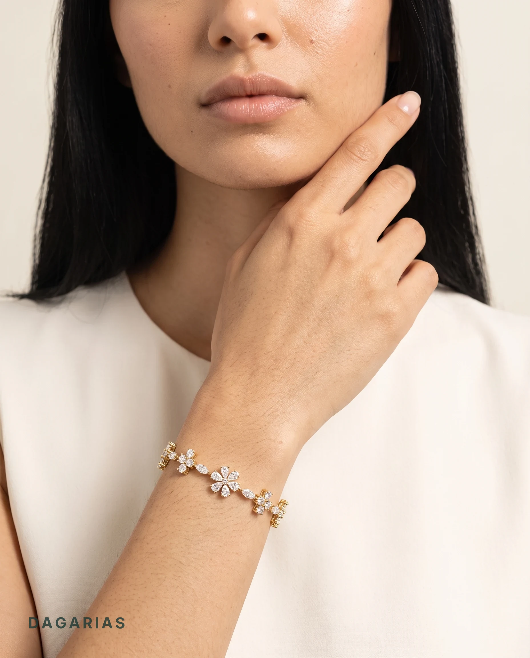 Victoria, Pear Flower and Marquise Link Bracelet in Yellow Gold, mixed, worn