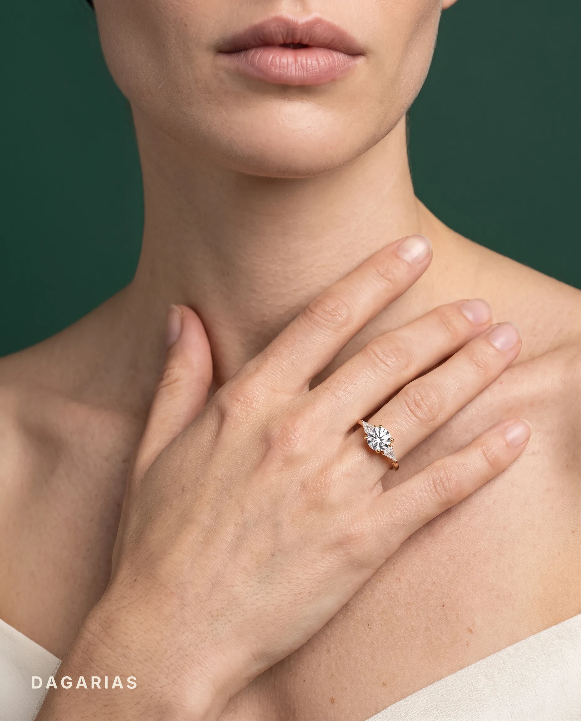 Elodie, Round Solitaire, Kite Sides in Yellow Gold, round, worn
