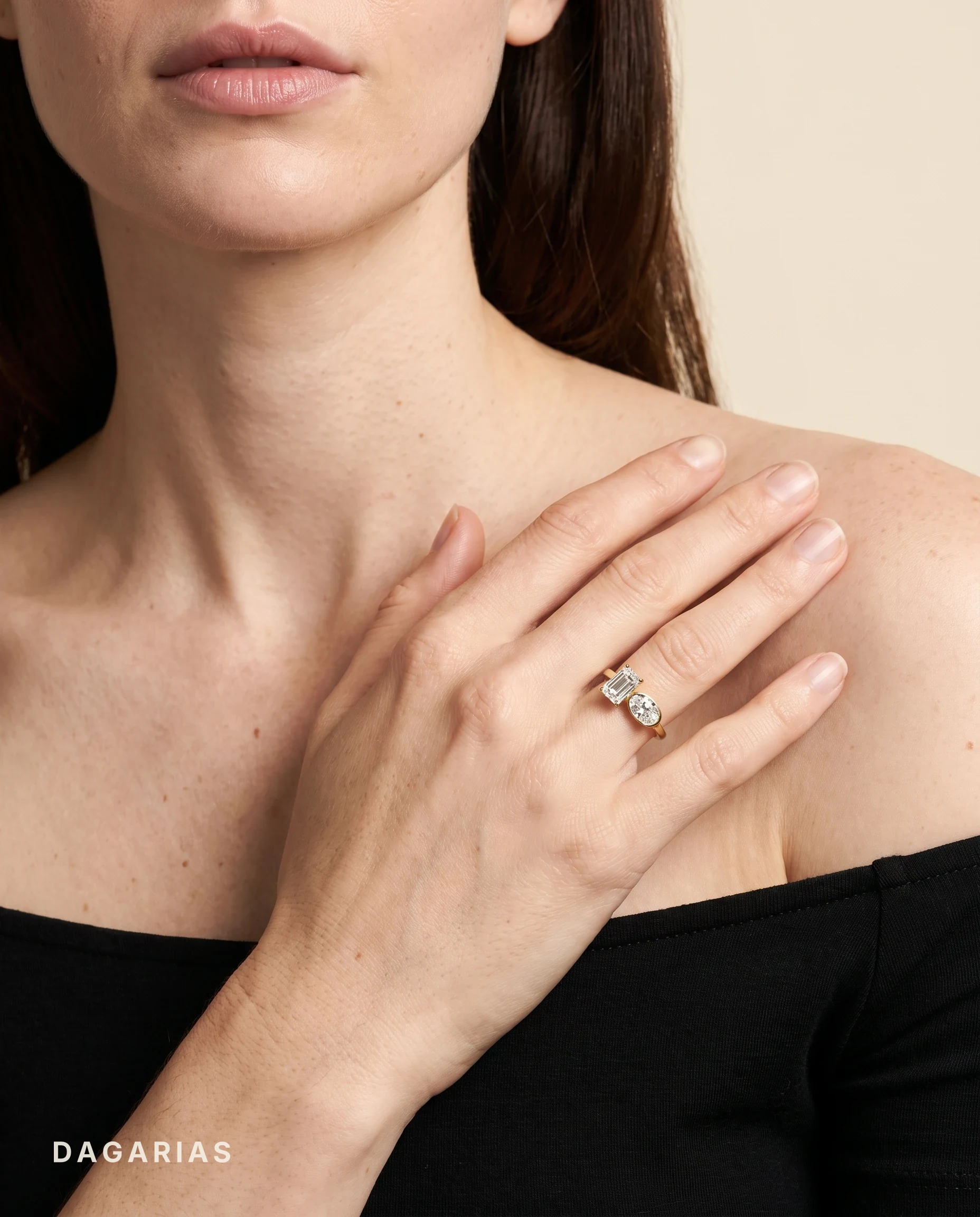 Gwendolyn, Toi et Moi, Emerald Cut and Oval in Yellow Gold, emerald, worn