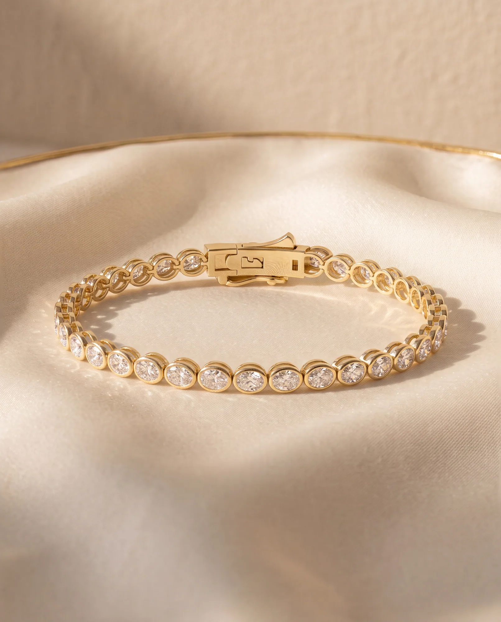 Lullaby Oval, Oval East-West Bezel Bracelet in Yellow Gold, oval