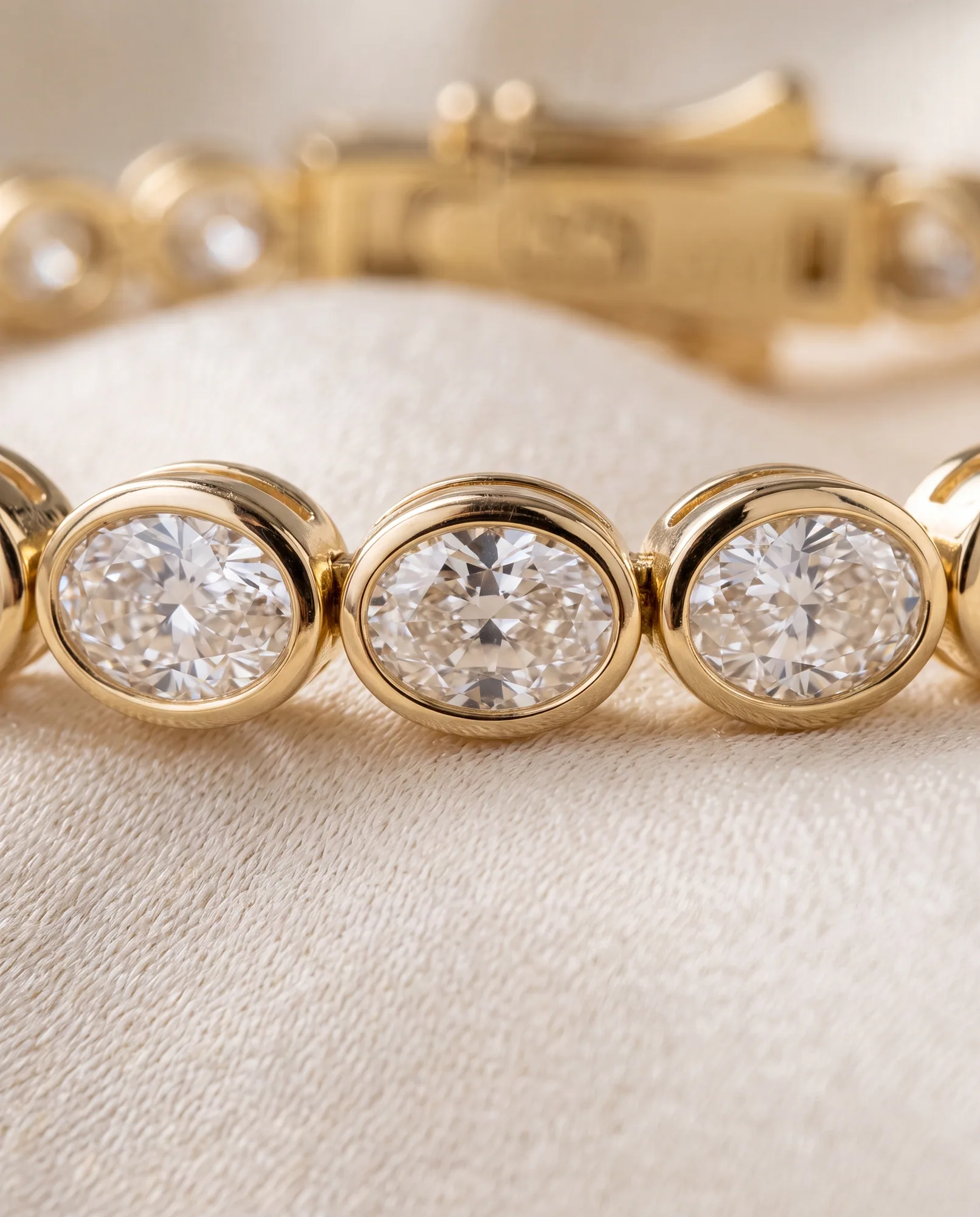 Lullaby Oval, Oval East-West Bezel Bracelet in Yellow Gold, oval, side profile