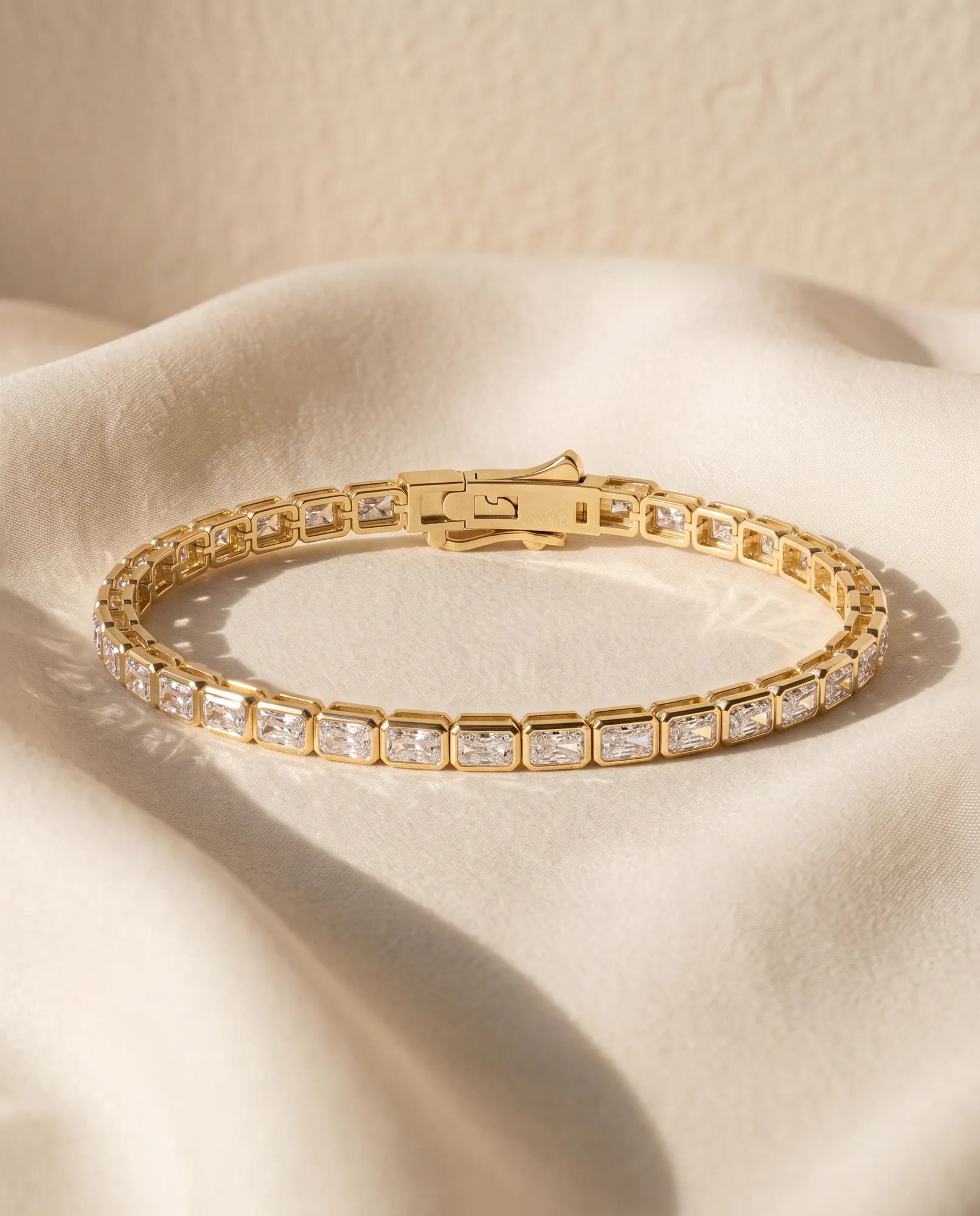 Lullaby Radiant, Radiant East-West Bezel Bracelet in Yellow Gold, radiant
