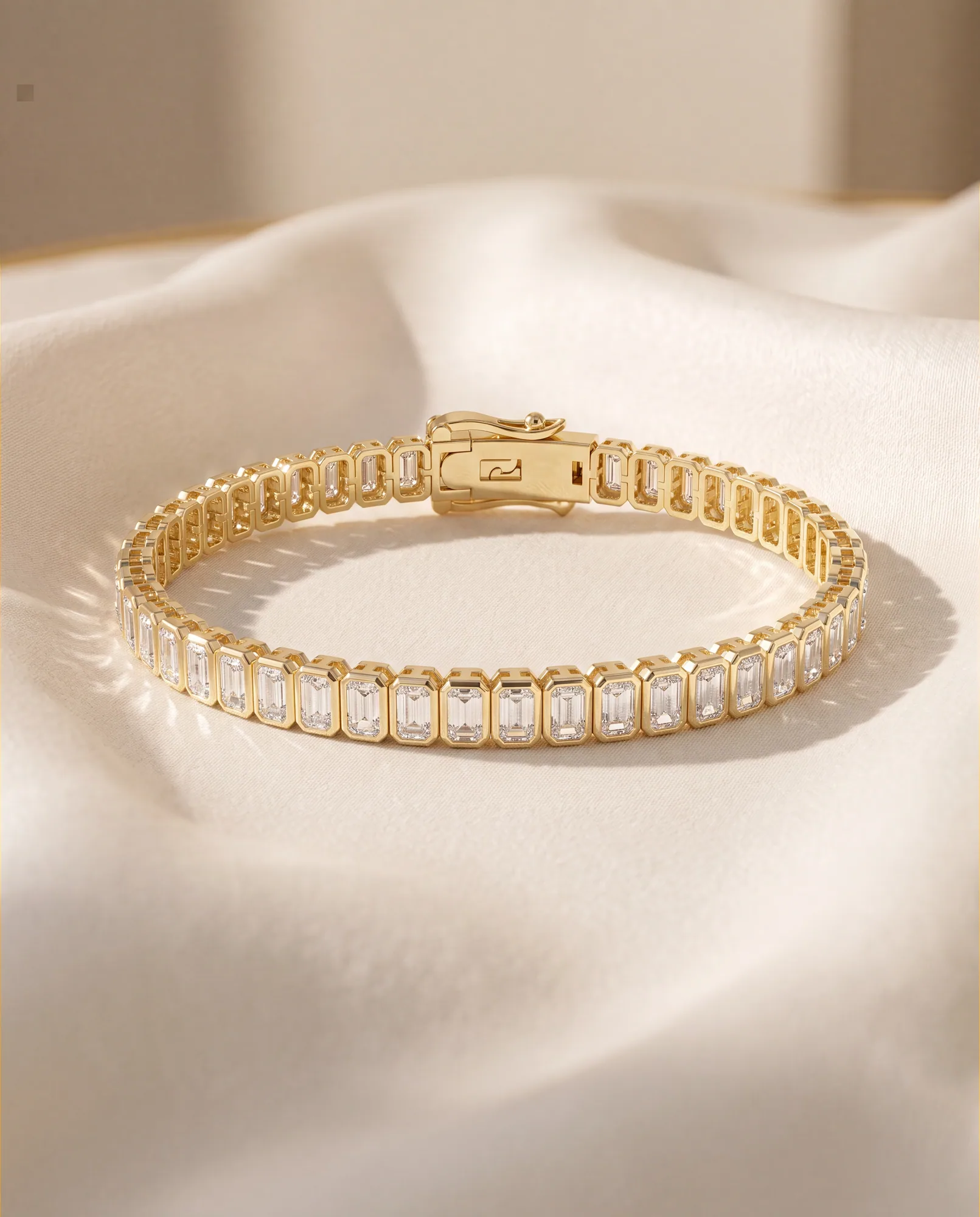 Ovation Emerald, Emerald-Cut North-South Bezel Bracelet in Yellow Gold, emerald
