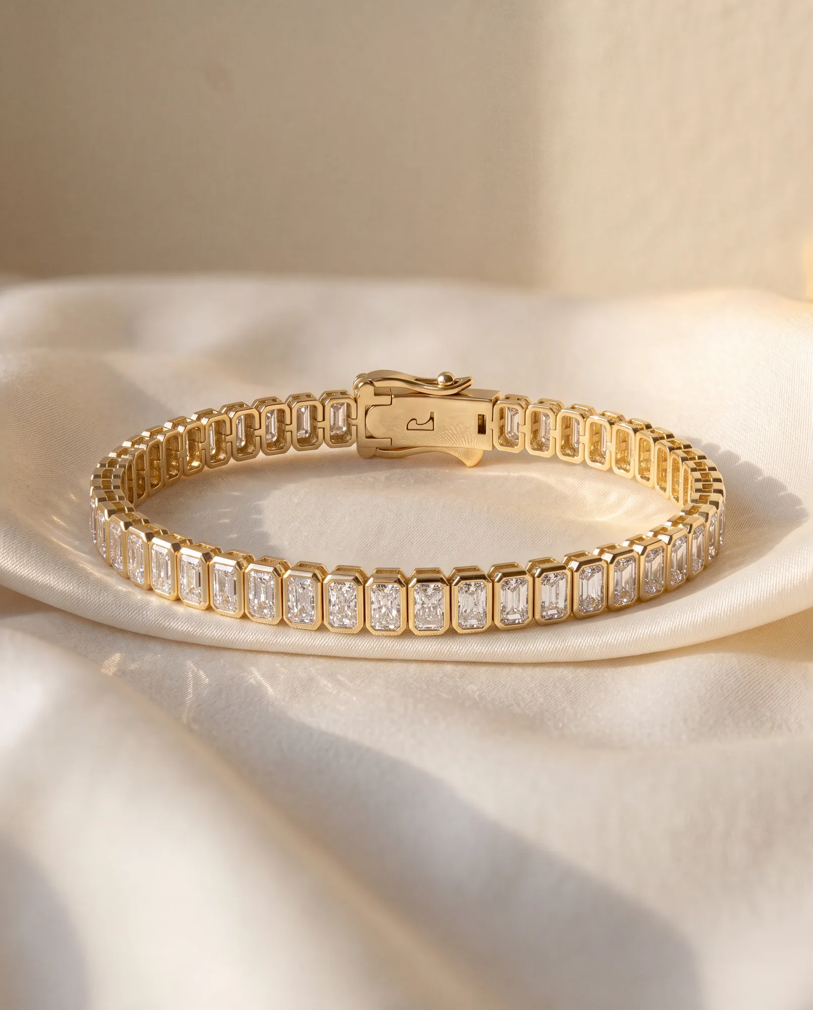 Ovation Emerald Slim, Slim Emerald-Cut North-South Bezel Bracelet in Yellow Gold, emerald