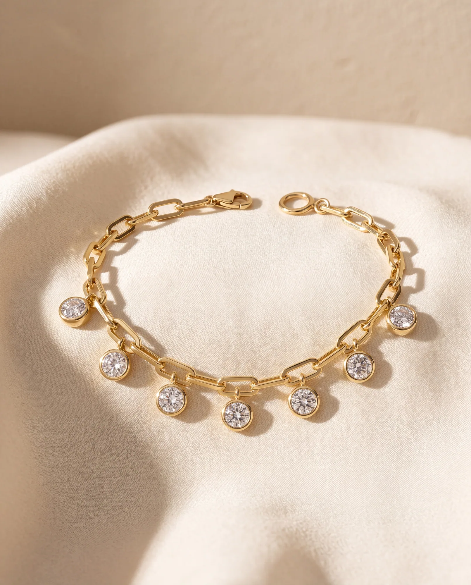 Letter Round, Round Drop Paperclip Bracelet in Yellow Gold, round