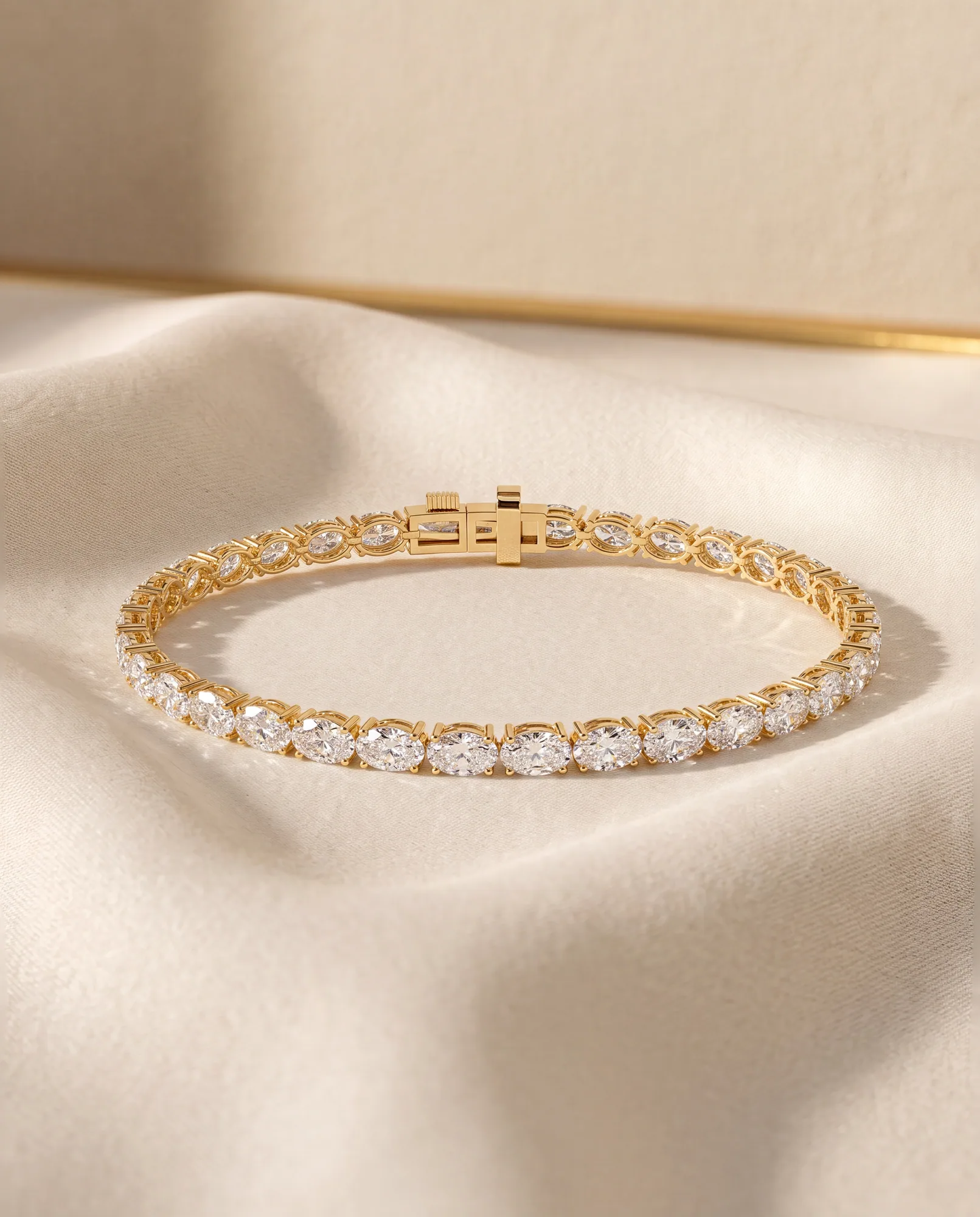 Parade Oval, Oval Tennis Bracelet in Yellow Gold, oval