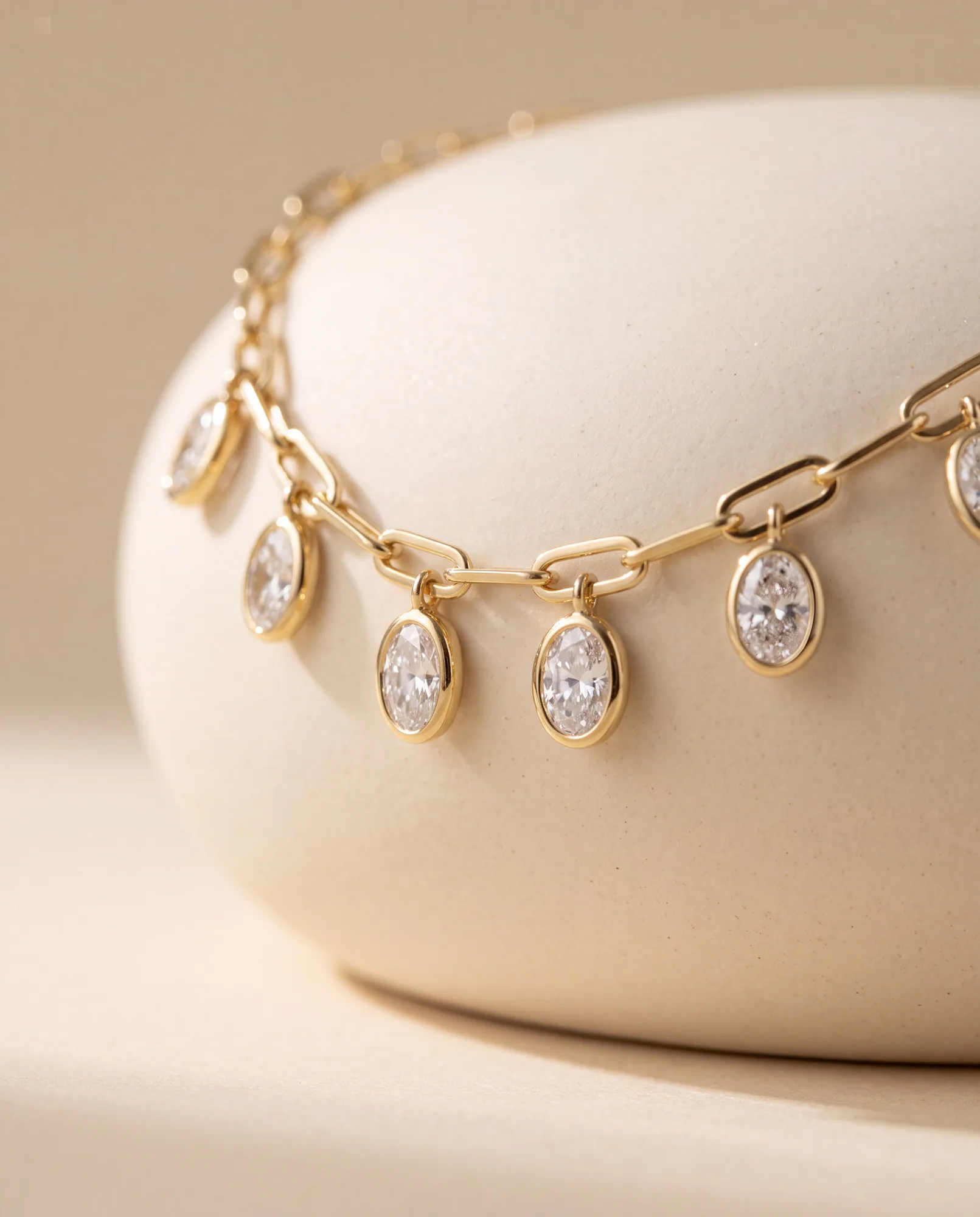 Garland, Oval Drop Paperclip Necklace in Yellow Gold, oval, side profile