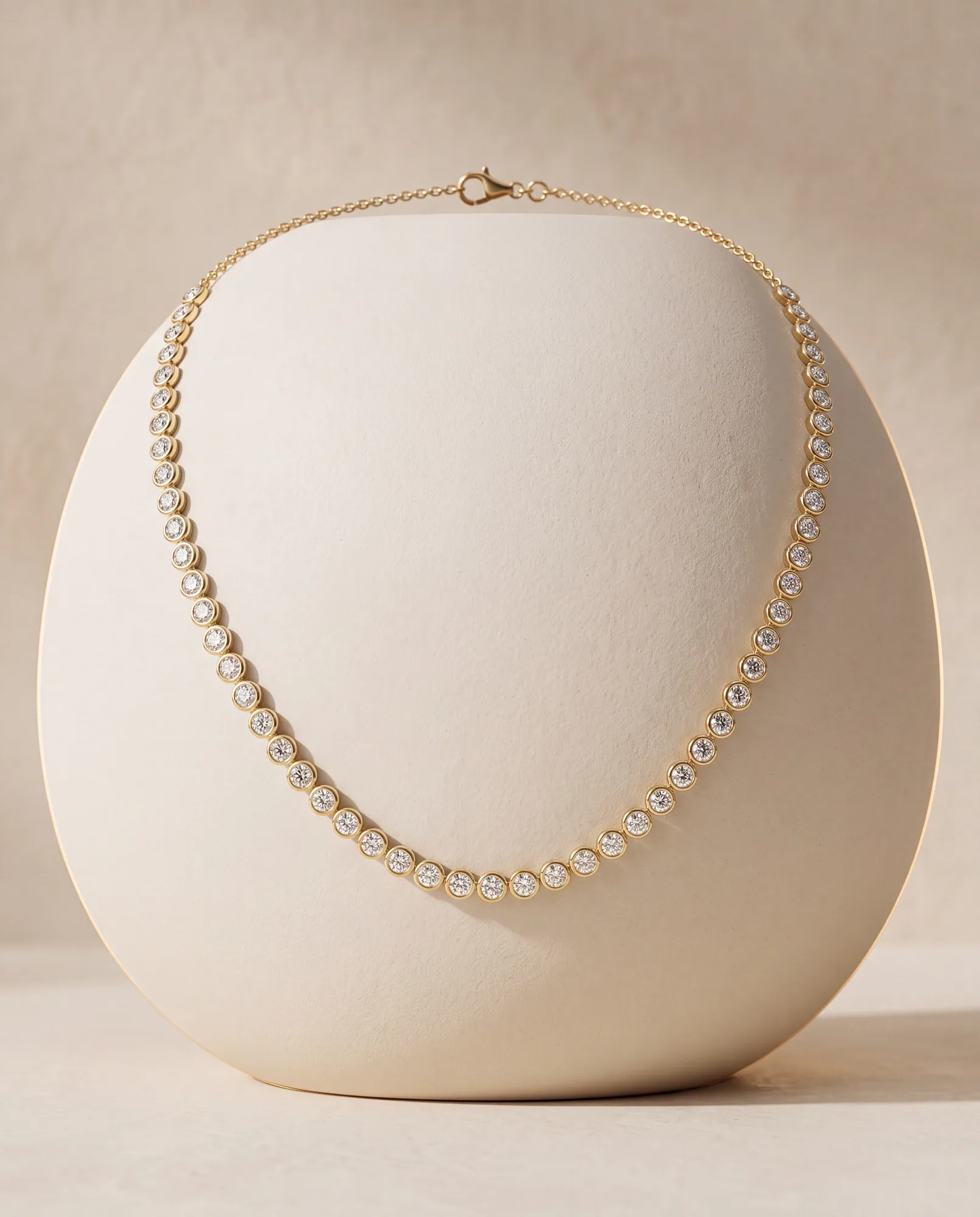 Pulse Round, Bezel Line Choker in Yellow Gold, round