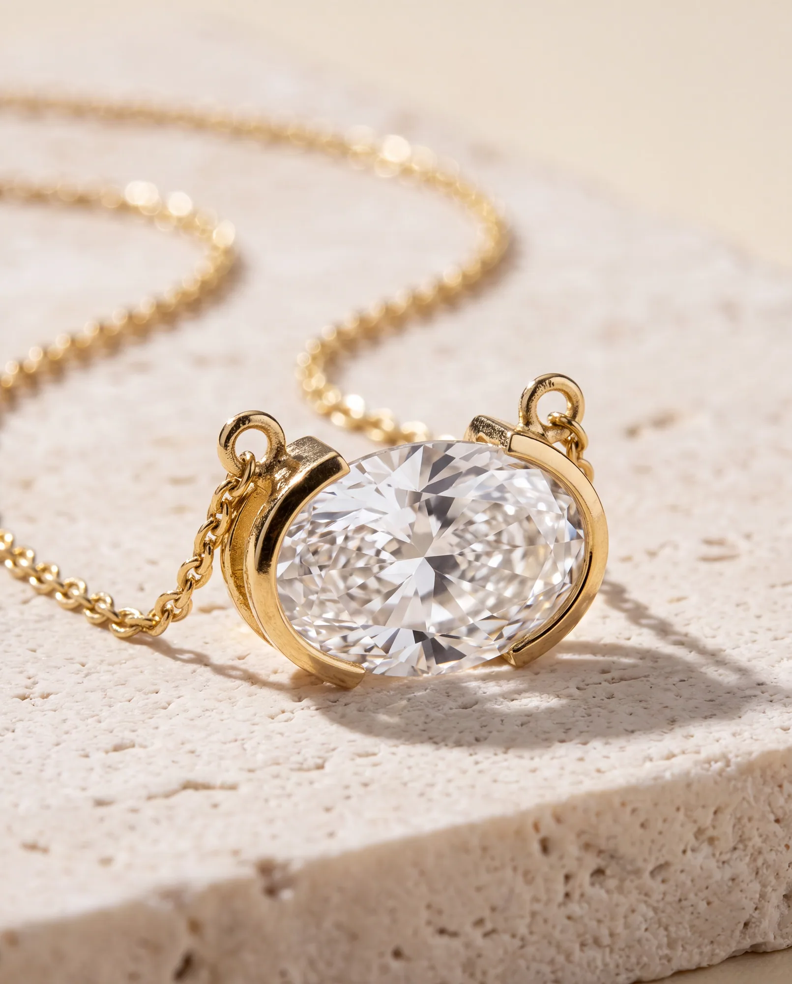Halfmoon Oval, Oval Half-Bezel Pendant in Yellow Gold, oval, side profile