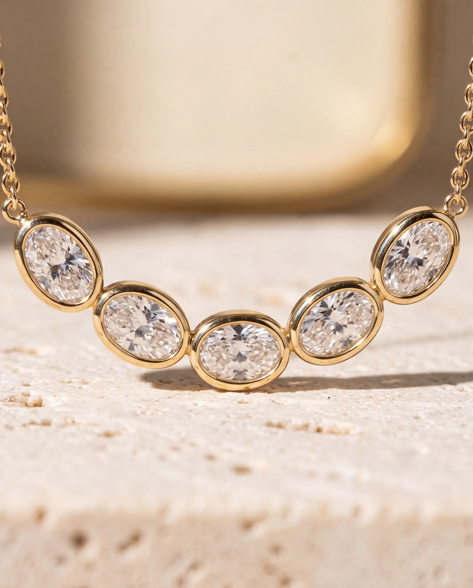 Arc, Curved Bar Pendant in Yellow Gold, oval, side profile