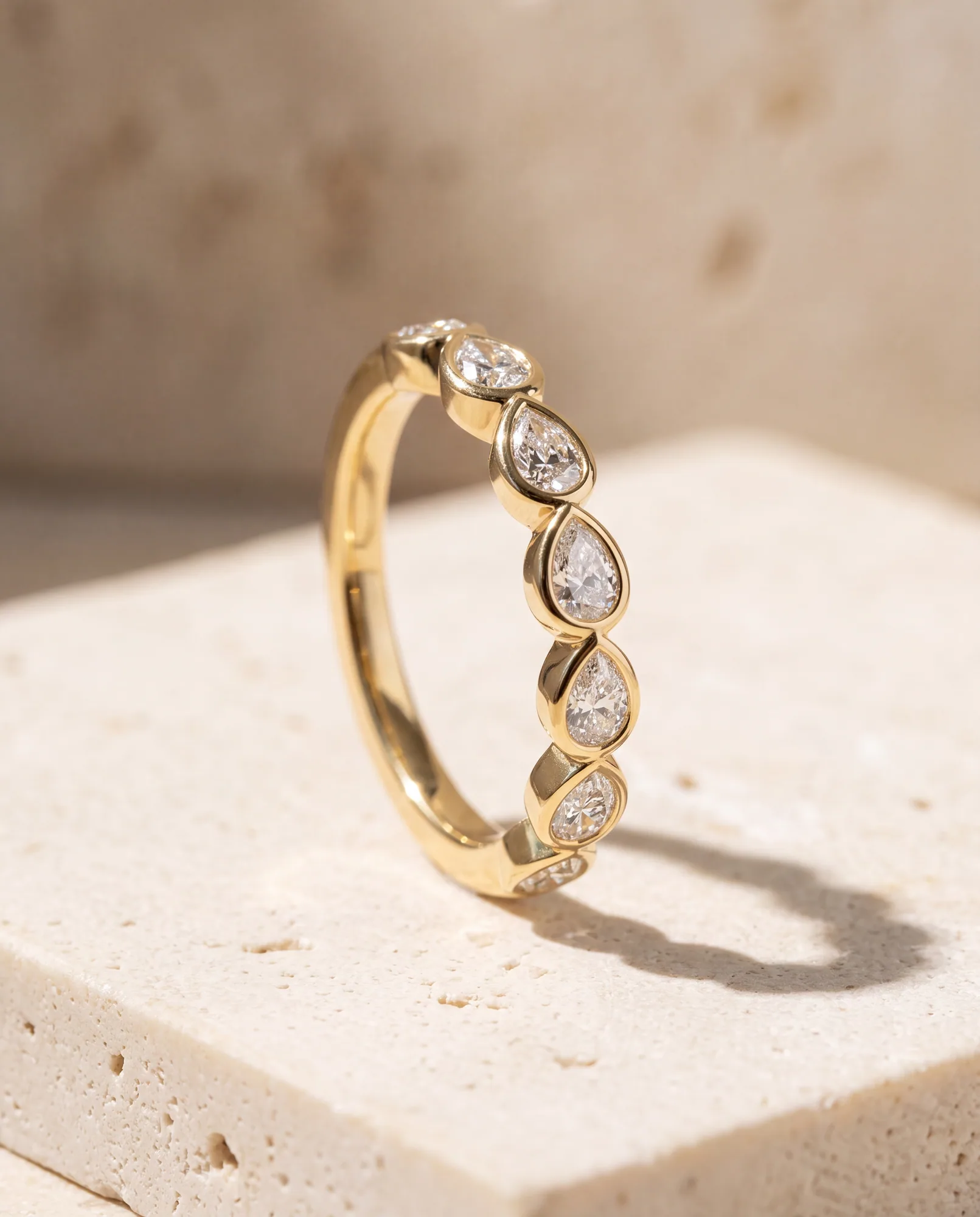 Pebble Pear, Pear Bezel Band in Yellow Gold, pear, side profile