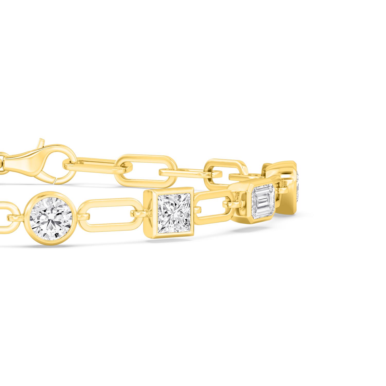 Letter Mixed Shapes, Mixed-Shape Paperclip Bracelet in Yellow Gold, mixed, studio photo, alternate view