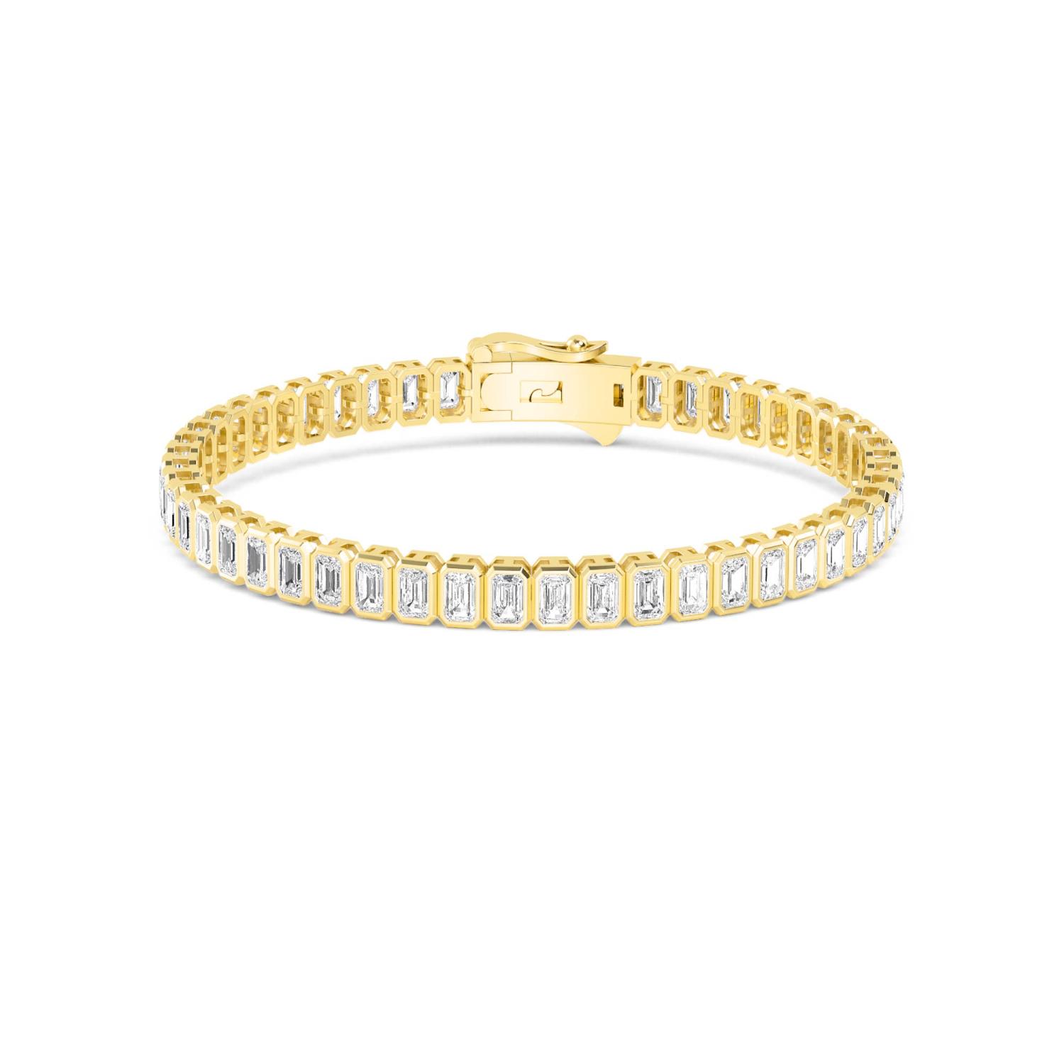 Gully, Emerald-Cut North-South Bezel Bracelet in Yellow Gold, emerald, plain background