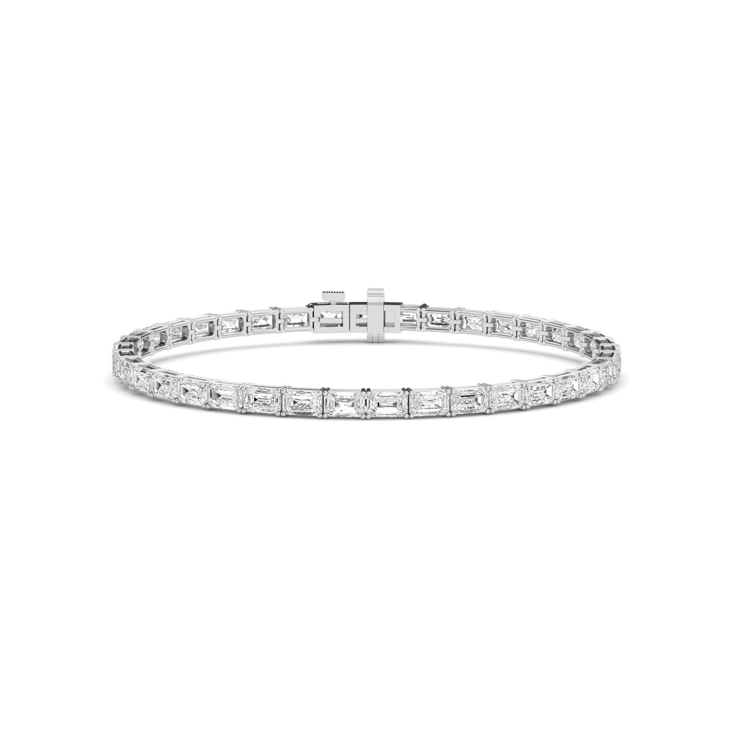 Trill, Emerald-Cut Tennis Bracelet in White Gold, emerald, plain background